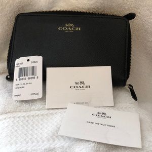 Coach wallet like new find.  With tags